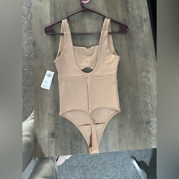 NWT Abercrombie & Fitch keyhole bodysuit - Picture 2 of 3